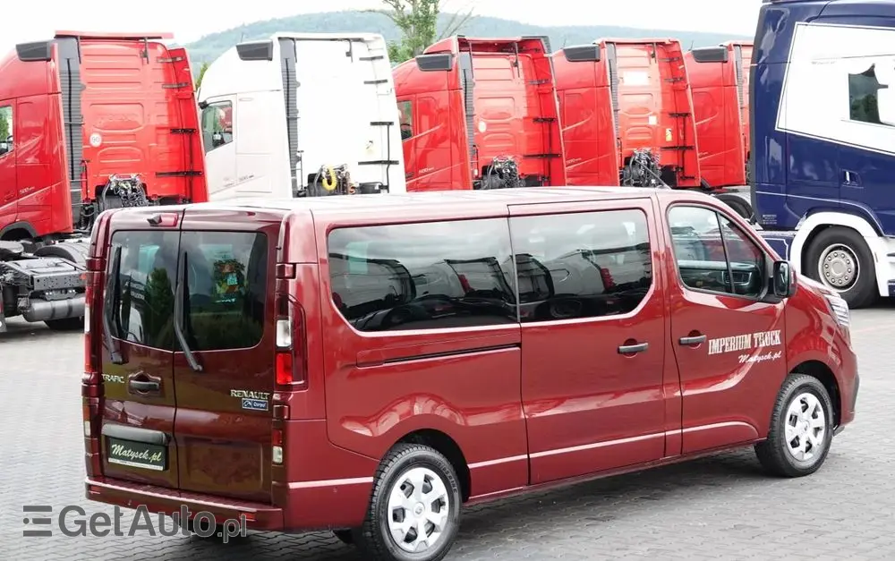 RENAULT TRAFIC III / BUS / 9 MIEJSC / 2022 ROK / PIERWSZY WŁAŚCICIEL / SERWISOWANY 