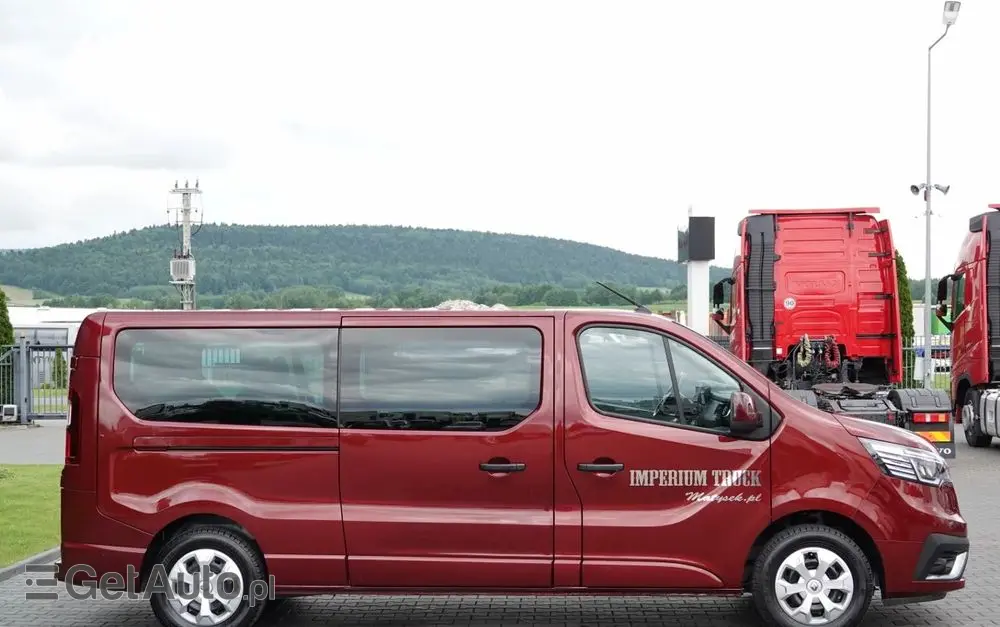 RENAULT TRAFIC III / BUS / 9 MIEJSC / 2022 ROK / PIERWSZY WŁAŚCICIEL / SERWISOWANY 