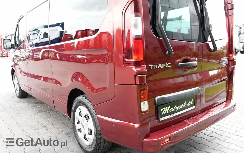 RENAULT TRAFIC III / BUS / 9 MIEJSC / 2022 ROK / PIERWSZY WŁAŚCICIEL / SERWISOWANY 