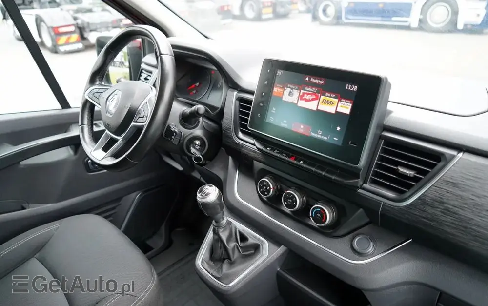 RENAULT TRAFIC III / BUS / 9 MIEJSC / 2022 ROK / PIERWSZY WŁAŚCICIEL / SERWISOWANY 