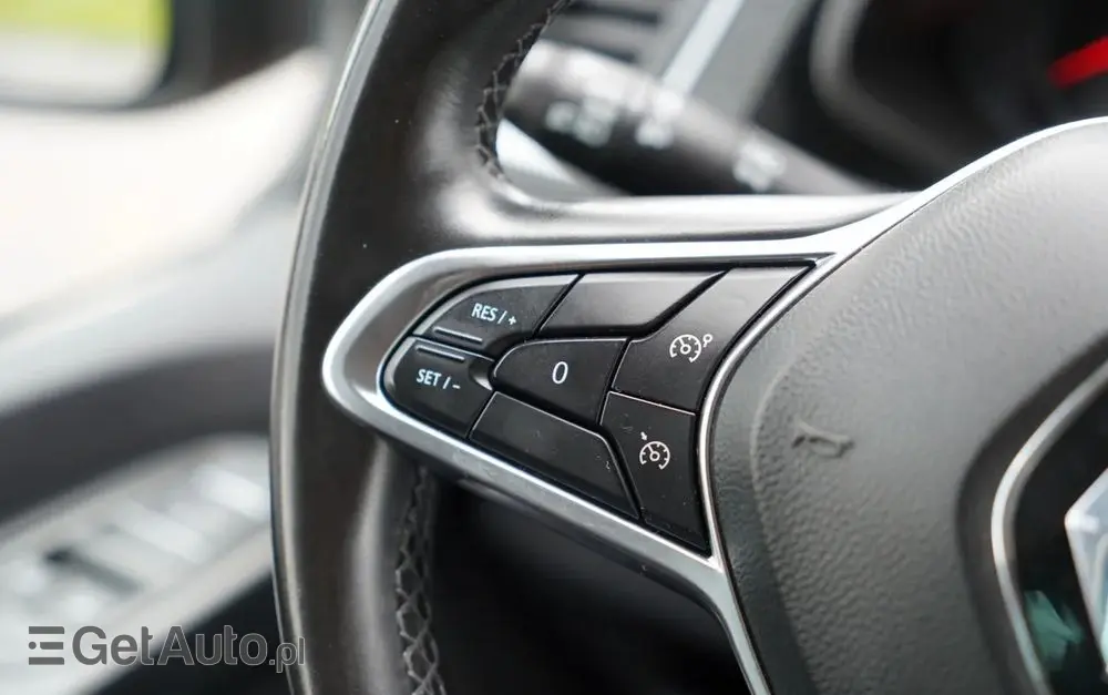 RENAULT TRAFIC III / BUS / 9 MIEJSC / 2022 ROK / PIERWSZY WŁAŚCICIEL / SERWISOWANY 