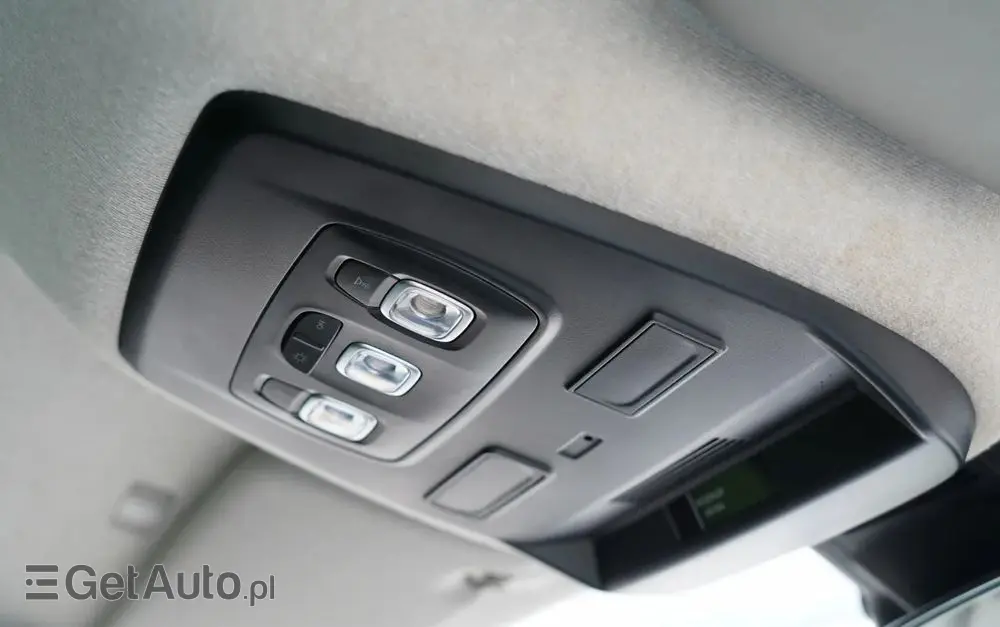 RENAULT TRAFIC III / BUS / 9 MIEJSC / 2022 ROK / PIERWSZY WŁAŚCICIEL / SERWISOWANY 