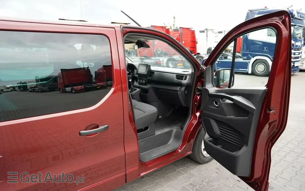 RENAULT TRAFIC III / BUS / 9 MIEJSC / 2022 ROK / PIERWSZY WŁAŚCICIEL / SERWISOWANY 