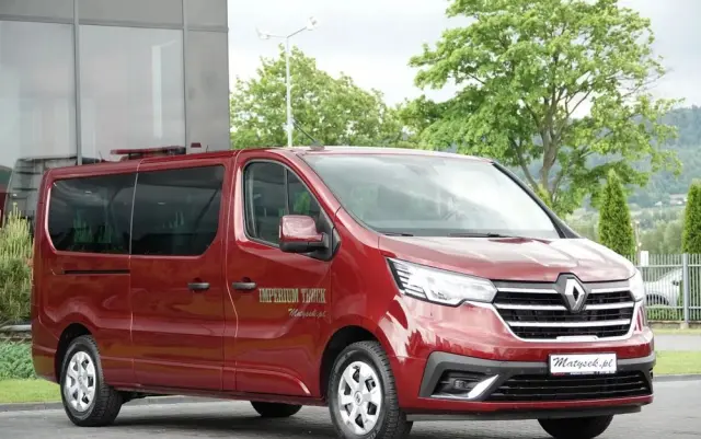 RENAULT TRAFIC III / BUS / 9 MIEJSC / 2022 ROK / PIERWSZY WŁAŚCICIEL / SERWISOWANY 