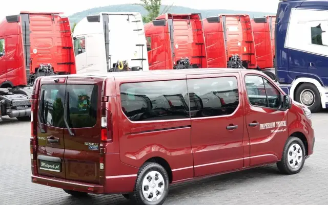 RENAULT TRAFIC III / BUS / 9 MIEJSC / 2022 ROK / PIERWSZY WŁAŚCICIEL / SERWISOWANY 