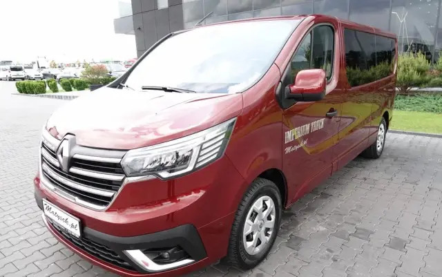 RENAULT TRAFIC III / BUS / 9 MIEJSC / 2022 ROK / PIERWSZY WŁAŚCICIEL / SERWISOWANY 