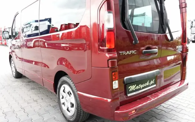 RENAULT TRAFIC III / BUS / 9 MIEJSC / 2022 ROK / PIERWSZY WŁAŚCICIEL / SERWISOWANY 