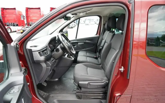 RENAULT TRAFIC III / BUS / 9 MIEJSC / 2022 ROK / PIERWSZY WŁAŚCICIEL / SERWISOWANY 