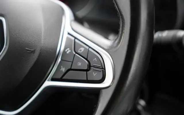 RENAULT TRAFIC III / BUS / 9 MIEJSC / 2022 ROK / PIERWSZY WŁAŚCICIEL / SERWISOWANY 