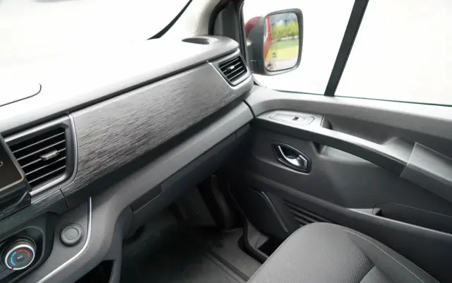 RENAULT TRAFIC III / BUS / 9 MIEJSC / 2022 ROK / PIERWSZY WŁAŚCICIEL / SERWISOWANY 