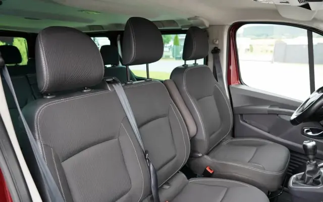 RENAULT TRAFIC III / BUS / 9 MIEJSC / 2022 ROK / PIERWSZY WŁAŚCICIEL / SERWISOWANY 