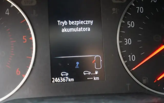 RENAULT TRAFIC III / BUS / 9 MIEJSC / 2022 ROK / PIERWSZY WŁAŚCICIEL / SERWISOWANY 