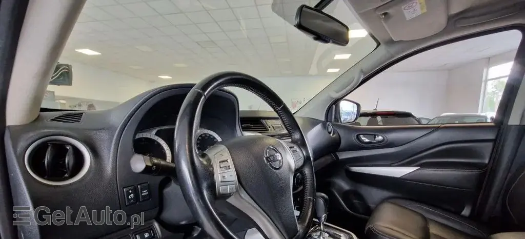 NISSAN Navara 