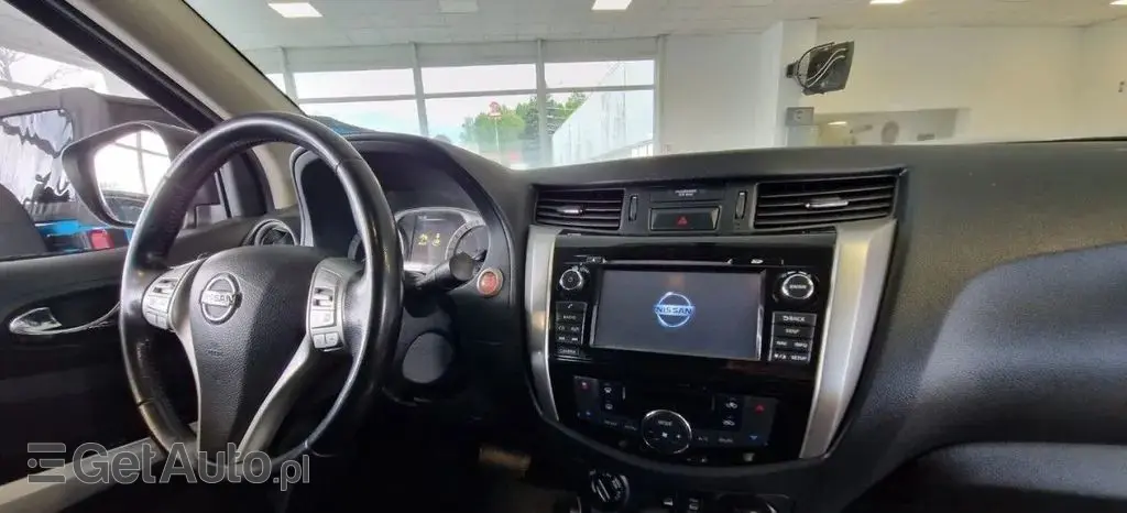 NISSAN Navara 