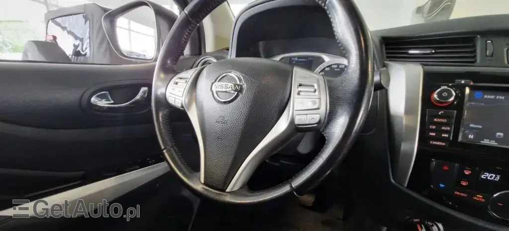 NISSAN Navara 