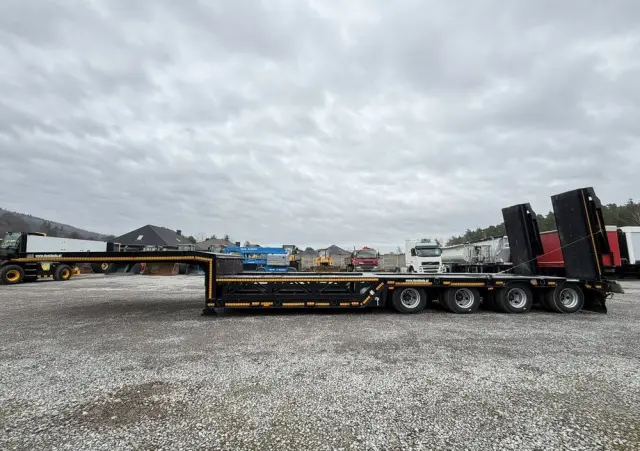 BODEX 4 osiowa NN4J Niskopodwoziówka Niskopodwozie Nowe Opony 