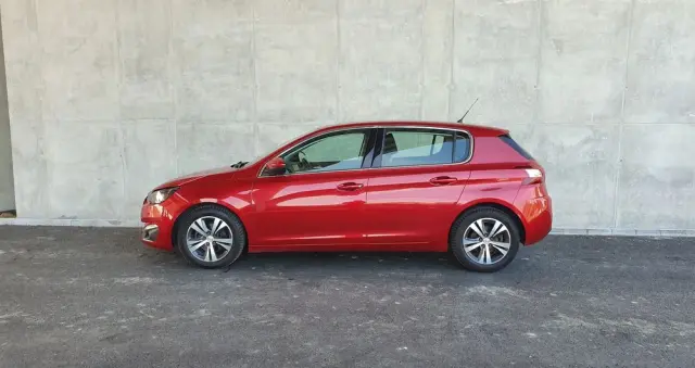 PEUGEOT 308 1.2 PureTech Allure S&S EAT6