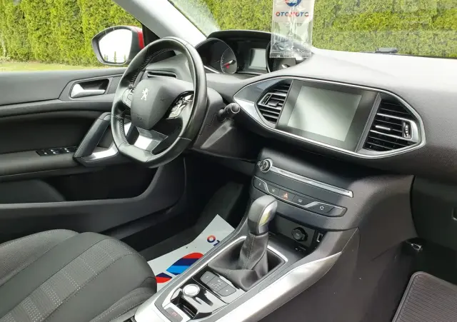 PEUGEOT 308 1.2 PureTech Allure S&S EAT6