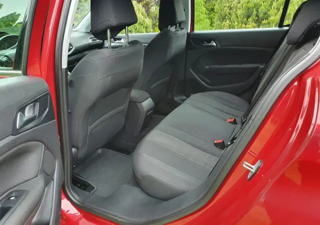 PEUGEOT 308 1.2 PureTech Allure S&S EAT6