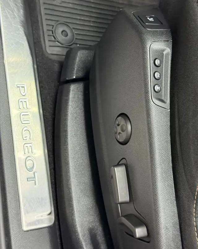 PEUGEOT 3008 THP 165 EAT6 Stop & Start Allure