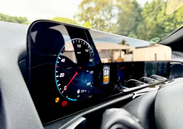 MERCEDES-BENZ GLB 200 d AMG Line 8G-DCT