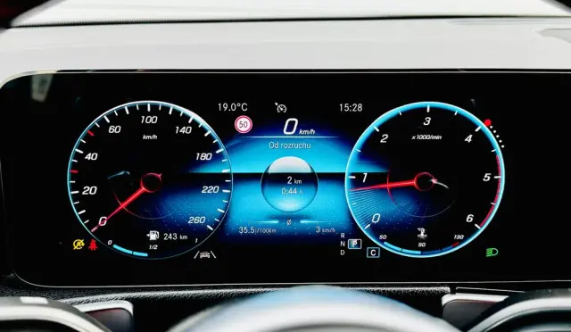 MERCEDES-BENZ GLB 200 d AMG Line 8G-DCT