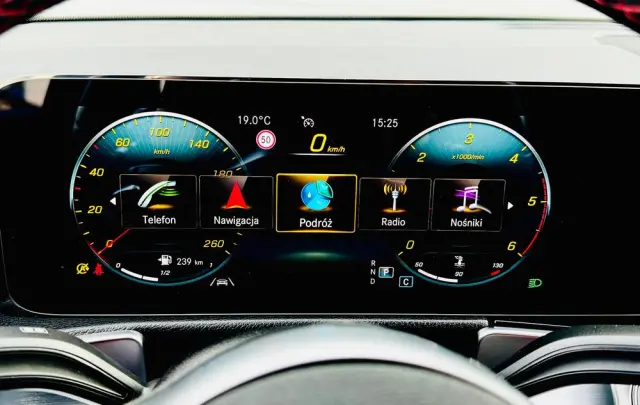 MERCEDES-BENZ GLB 200 d AMG Line 8G-DCT