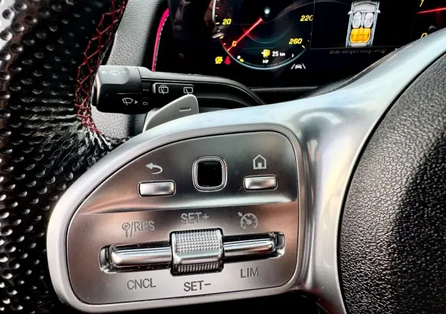 MERCEDES-BENZ GLB 200 d AMG Line 8G-DCT