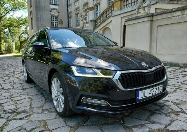 SKODA Octavia 2.0 TSI 4x4 Style DSG