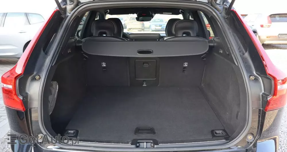 VOLVO XC 60 T5 AWD R-Design