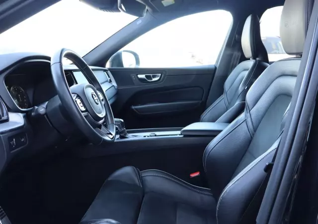 VOLVO XC 60 T5 AWD R-Design