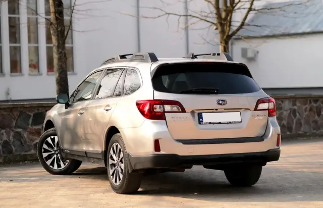 SUBARU Outback 