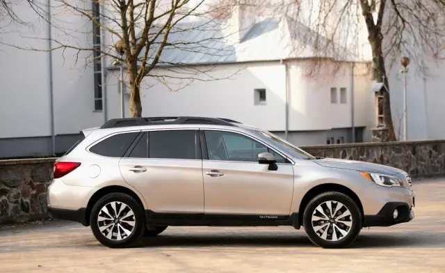 SUBARU Outback 