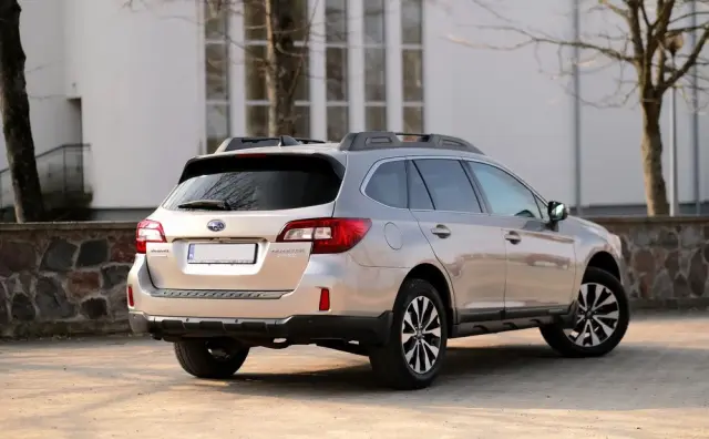 SUBARU Outback 