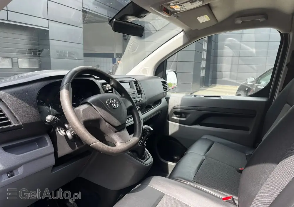 TOYOTA PROACE 
