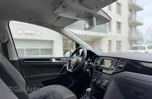 VOLKSWAGEN Golf Sportsvan 