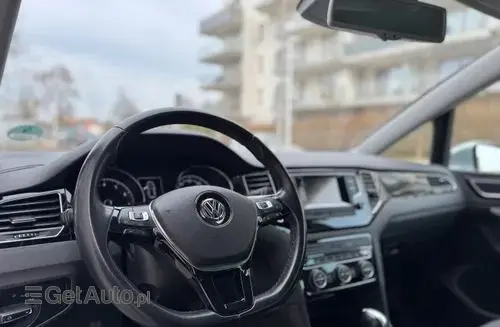 VOLKSWAGEN Golf Sportsvan 