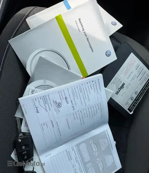 VOLKSWAGEN Golf Sportsvan 