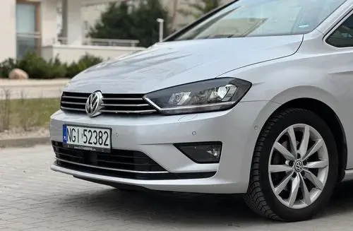 VOLKSWAGEN Golf Sportsvan 