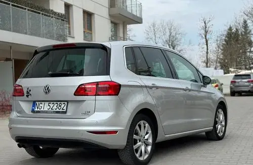 VOLKSWAGEN Golf Sportsvan 