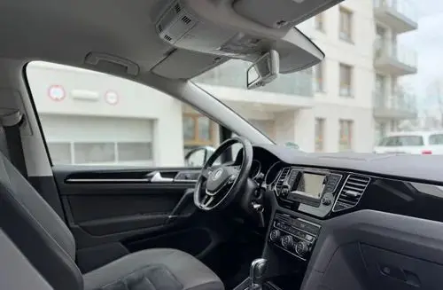 VOLKSWAGEN Golf Sportsvan 