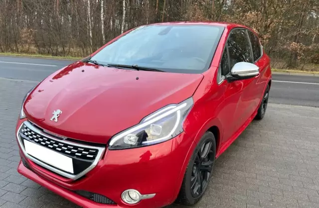 PEUGEOT 208 