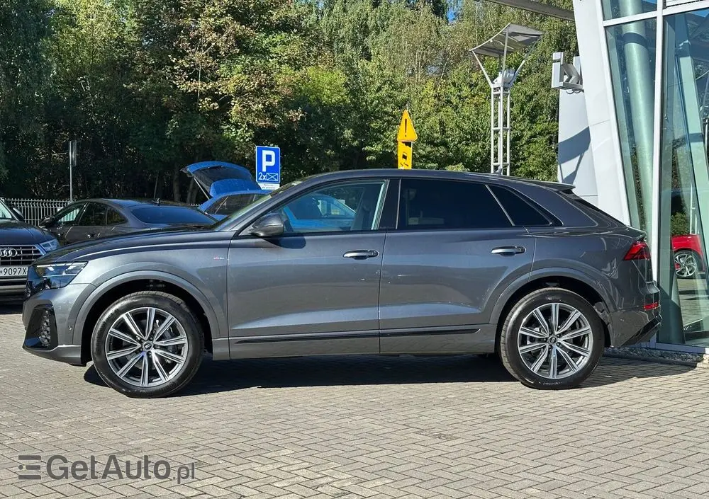 AUDI Q8 
