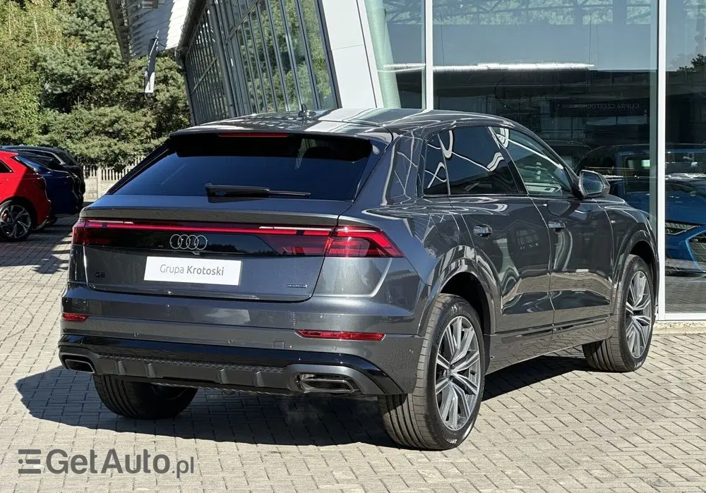 AUDI Q8 