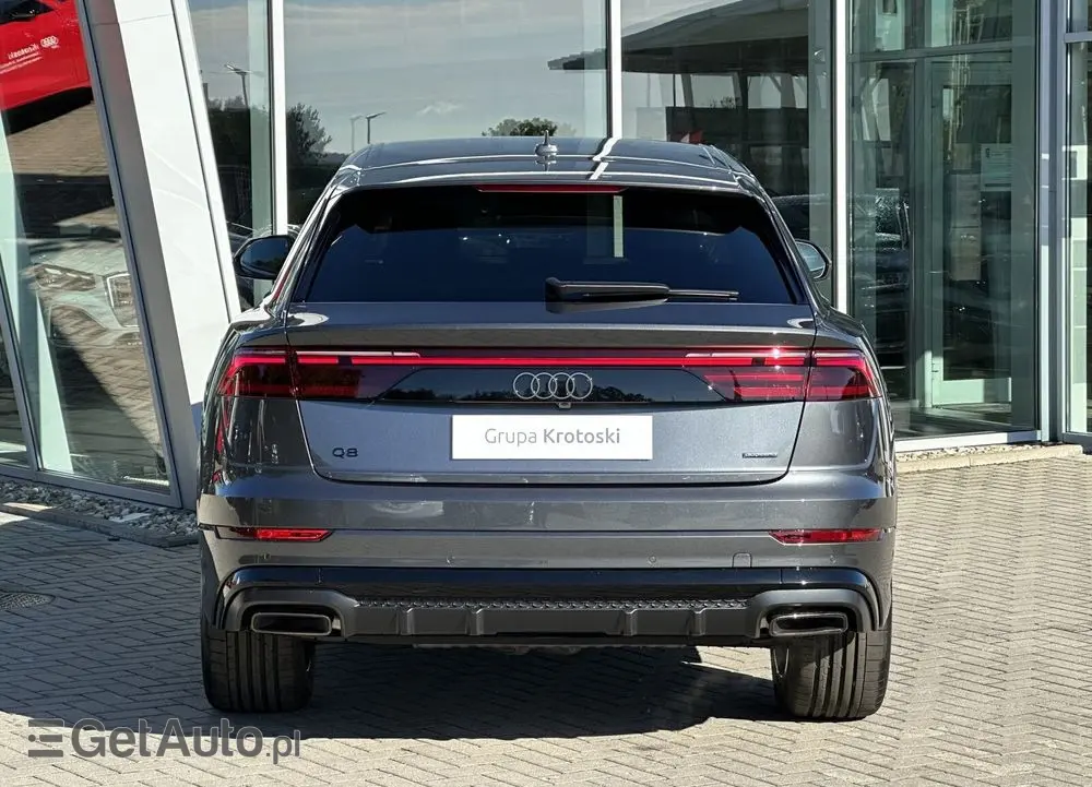 AUDI Q8 