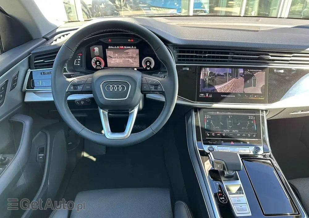 AUDI Q8 