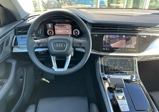 AUDI Q8 