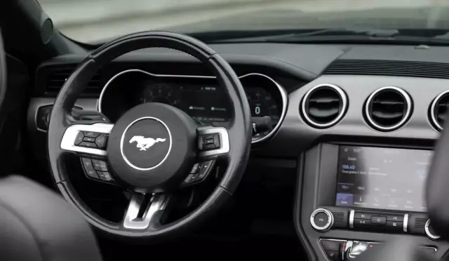 FORD Mustang 