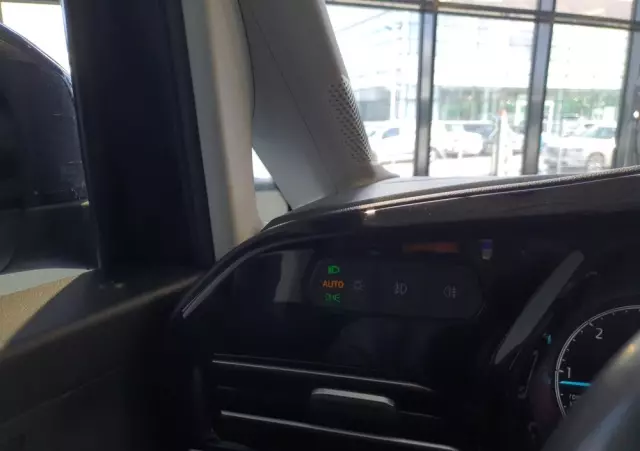 FORD Tourneo Connect 2.0 EcoBlue Titanium