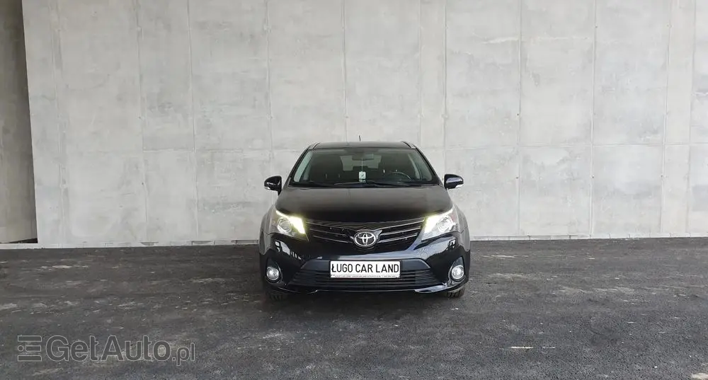 TOYOTA Avensis Combi 1.8 Multidrive S Executive